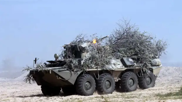 Морпехи ЮВО провели боевые манёвры с бронетехникой в Дагестане