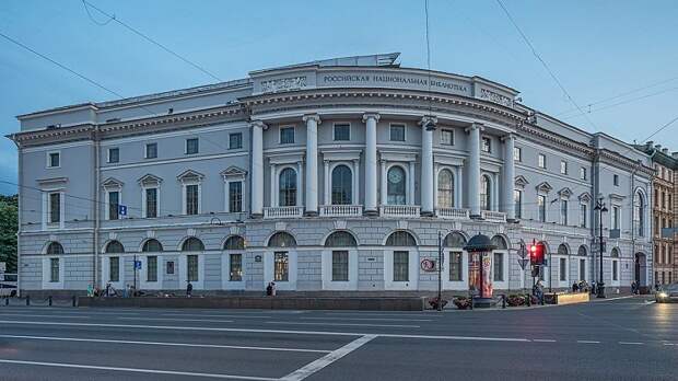 РНБ подарят редкий советский агитационный фарфор