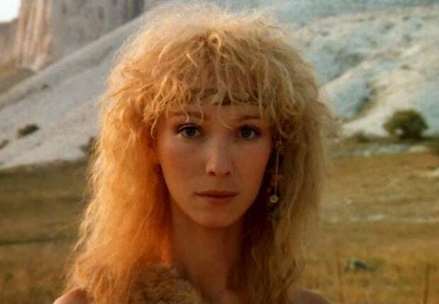 Марина Левтова в фильме *Подземелье ведьм*, 1990 | Фото: kino-teatr.ru Марина Левтова в фильме *Подземелье ведьм*, 1990 | Фото: kino-teatr.ru