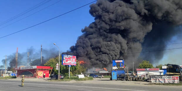 Более 20 человек пострадали при пожаре на АЗС в Новосибирске