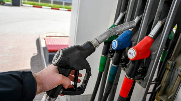 Розничные цены на бензин продолжают активно расти по всей России