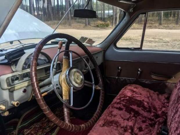 Прекрасно сохранившаяся ГАЗ-21 «Волга» 1962 года выпуска (20 фото) Прекрасно сохранившаяся ГАЗ-21 «Волга» 1962 года выпуска (20 фото)
