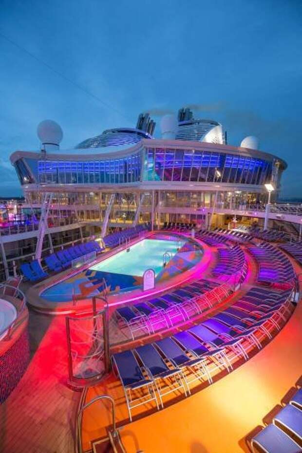 Внутри крупнейшего круизного лайнера Harmony of the Seas (25 фото)