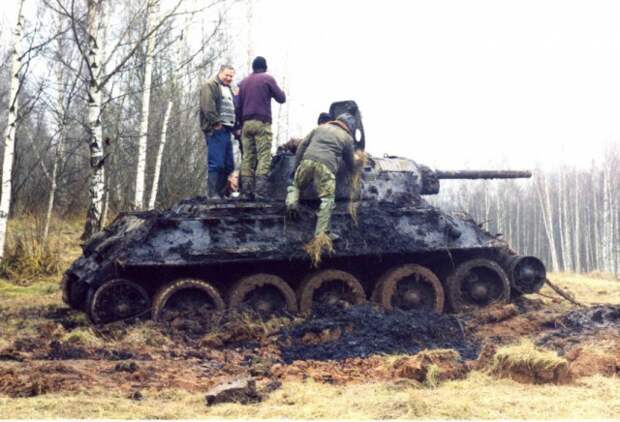 Подъём танка Т-34-76 из озера Жарки в 1998 году Великая Отечественная Война, танк Т-34-76