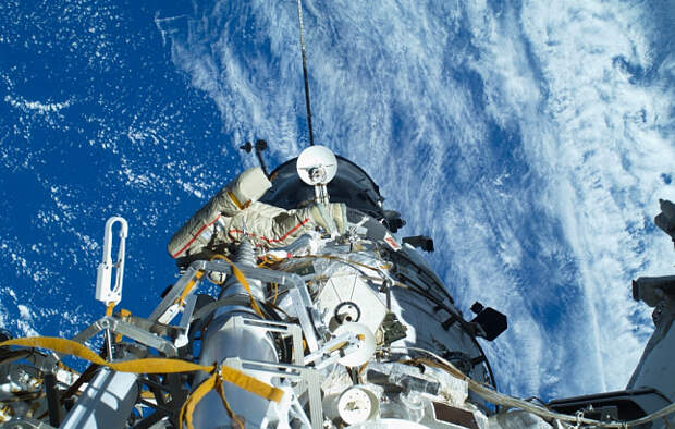 Астронавт заснял с борта МКС падение метеора на Землю