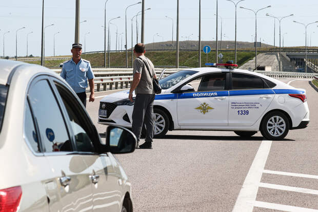 На Крымском мосту временно приостановили движение