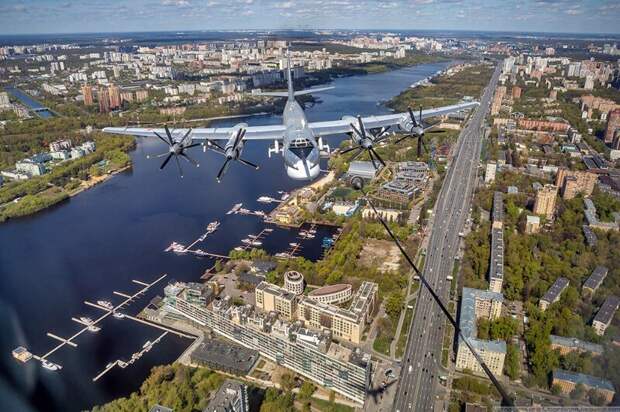 Москва из кабины самолета Ил-78 авиатехника, авиация, москва