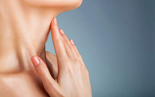4 натуральных средства, которые помогут предотвратить морщины на шее и руках
