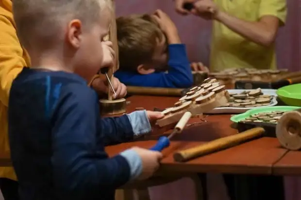 #ВыбирайТверское: житель Твери открыл мастерскую, где делает мебель и кукольные домики