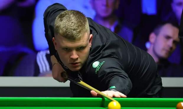 Аарон Хилл обыграл Джека Лисовски и вышел в 1/4 финала Инглиш Опен 2025 (фото: SnookerHQ)