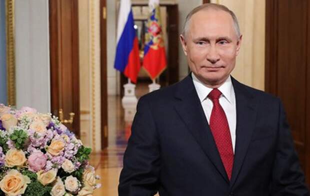 "Вы - самые лучшие!": Путин поздравил россиянок с праздником
