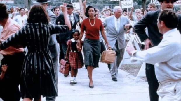 Руби Бриджес идёт в школу