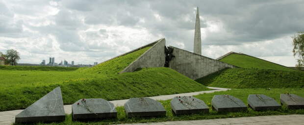 Эстония на пороге большой войны с памятниками