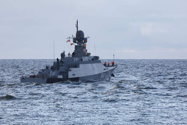 Малый ракетный корабль «Наро-Фоминск» в Балтийском море выполнил артиллерийские стрельбы
