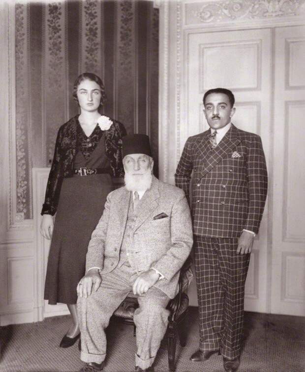 Дюррюшехвар Султан с отцом и мужем. 1931 год. гарем, женщины, красота, османская империя, правда, турция