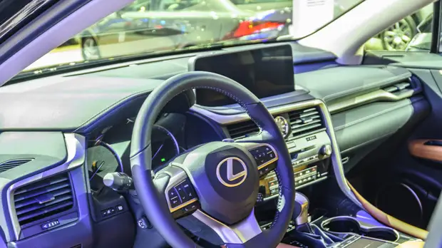 «Автостат» назвал самые популярные премиальные машины в России в 2021 году