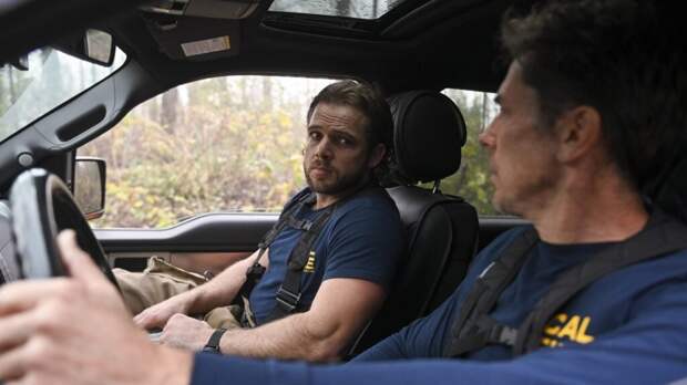 Max Thieriot as Bode Leone and Michael Trucco as Luke Leone