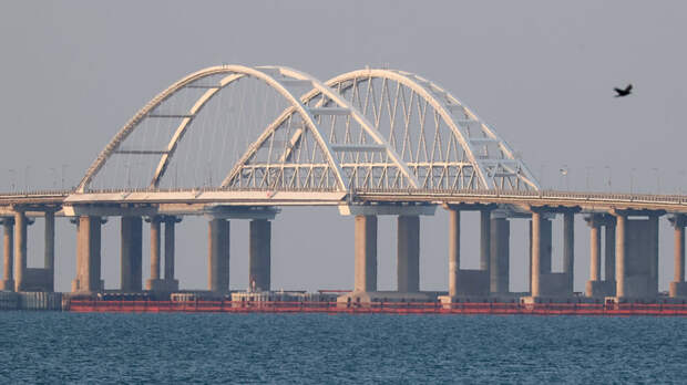 Почти 1600 автомобилей скопилось у Крымского моста