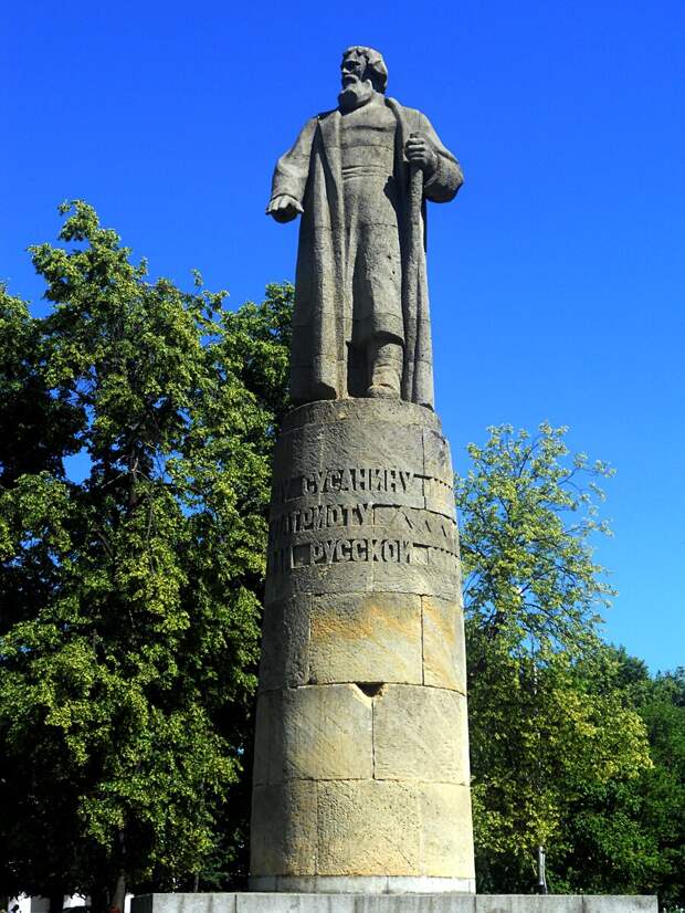 Памятник Ивану Сусанину в Костроме - наиболее известная работа скульптора Никиты Лавинского.