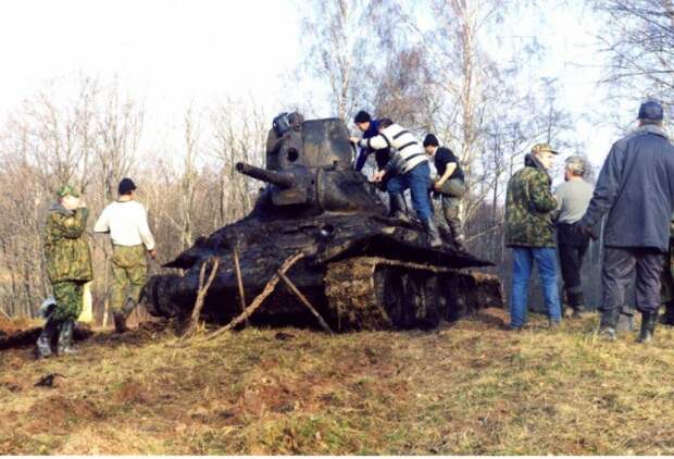 Подъём танка Т-34-76 из озера Жарки в 1998 году Великая Отечественная Война, танк Т-34-76
