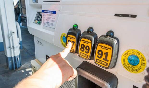 Сомнительные данные о спросе на топливо как попытка обвалить рынок нефти