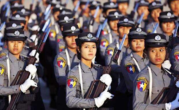 Украшение военных парадов военный парад, женщины в армии, красотки