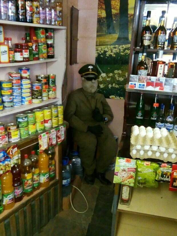 Ох, рано встает охрана... Чтобы потом целую смену все охранять Ох, рано встает охрана... Чтобы потом целую смену все охранять