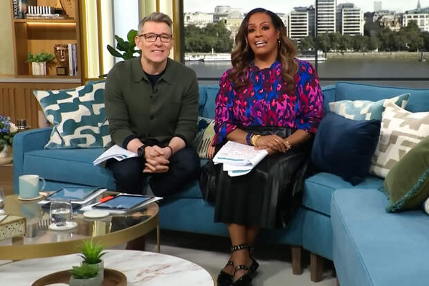 Телеведущая пошло пошутила в прямом эфире и лишила коллегу дара речи