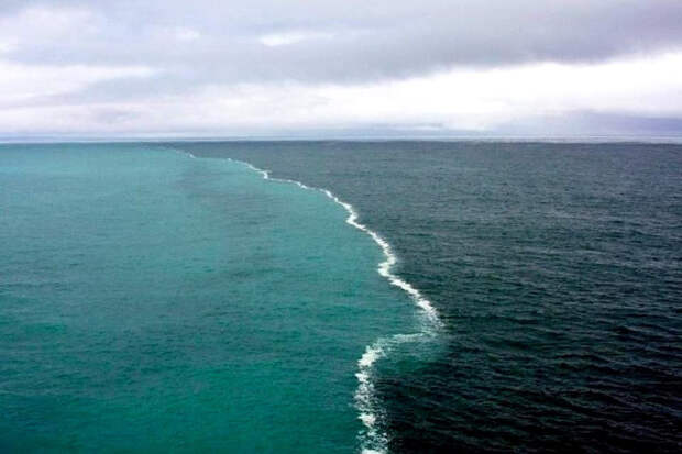 Граница между водами Атлантики и Арктики. контраст, природа, реки, слияние