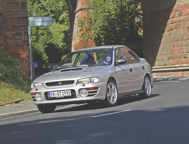 Subaru Impreza GT (GC)