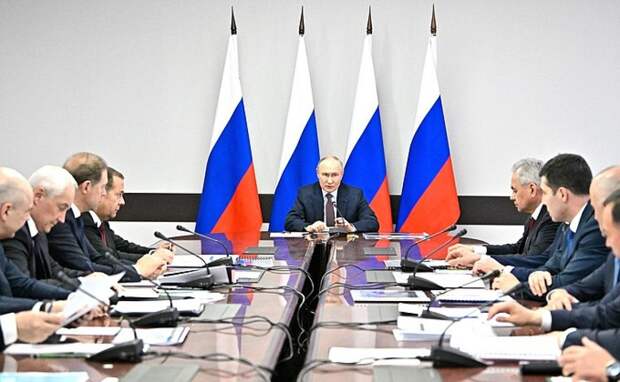 Владимир Путин отметил темпы роста в выпуске продукции ОПК
