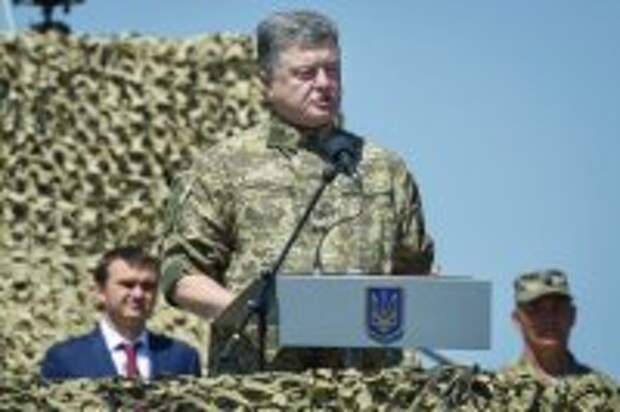 Порошенко поздравил украинских десантников обстрелами мирных жителей Донбасса Порошенко поздравил украинских десантников обстрелами мирных жителей Донбасса