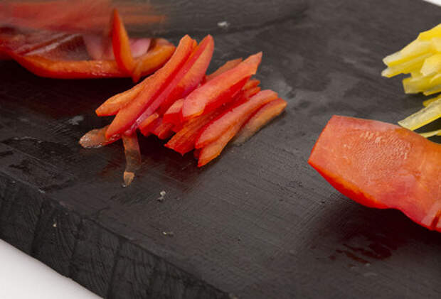 Фото приготовления рецепта: Жареный халуми с перцами и нектаринами - шаг 1