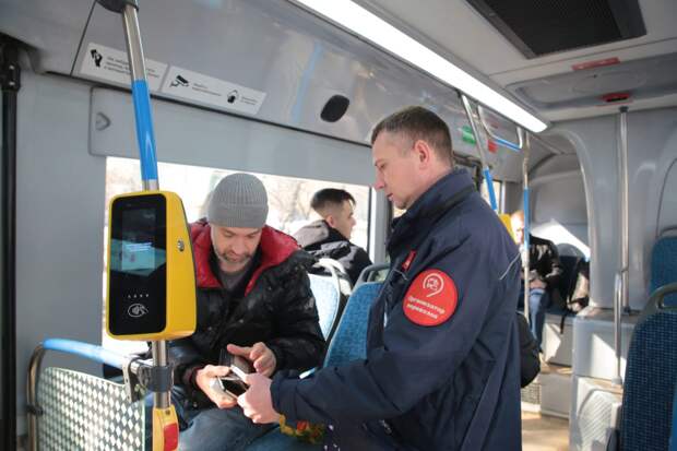 В автобусах у метро «Владыкино» безбилетников оказалось меньше десяти процентов