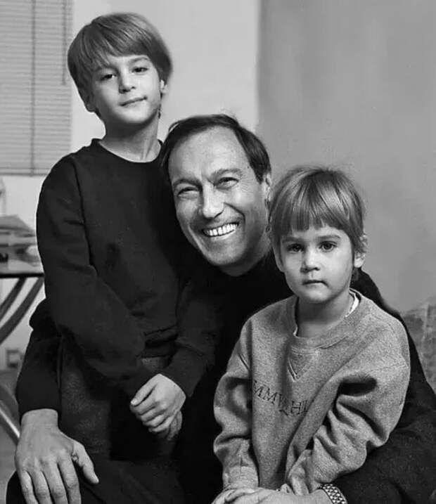 Олег Янковский с внуками