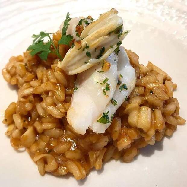 A sea cucumber makes the perfect topping to a rice dish.