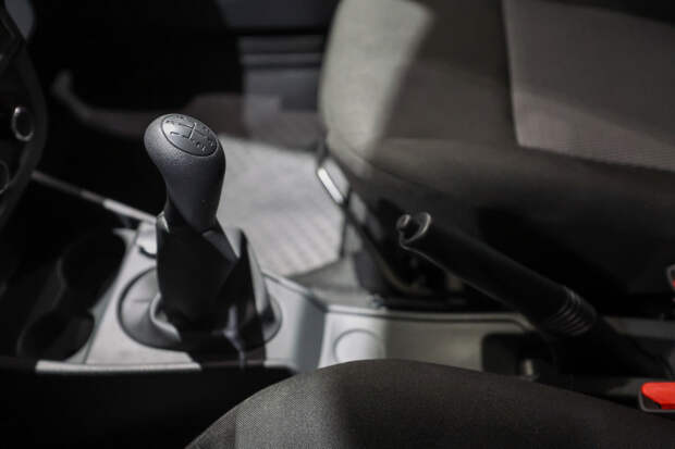 Продажам легковых машин в России предсказали рост