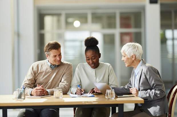 A couple meeting with an advisor.