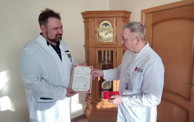 Хирург из больницы Вересаева получил писательскую награду