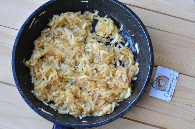 Слоеные палочки с яблоками