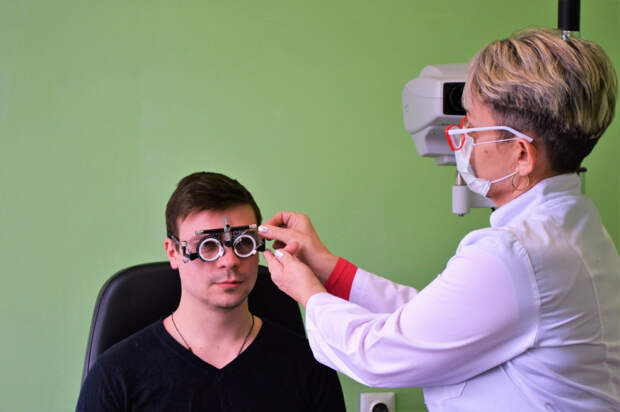 Офтальмолог назвал продукты, которые реально защищают зрение