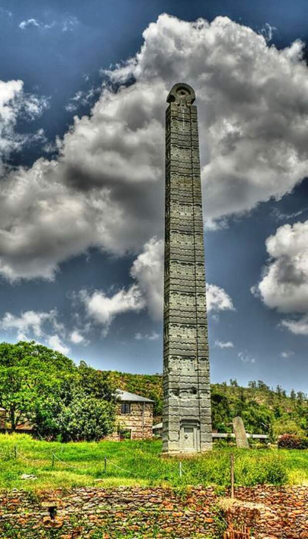 Высочайшая из сохранившихся в первозданном виде стела. /Фото: turbina.ru
