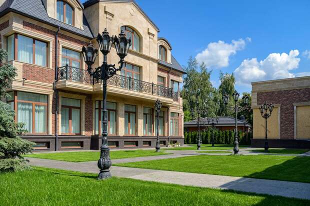 Рулонный газон «Универсальный»: идеальное соотношение цены и качества для вашего участка