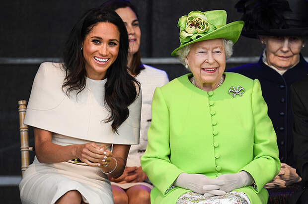 Кейт Миддлтон и принц Уильям, Елизавета II, принц Чарльз и его жена Камилла поздравили Меган Маркл с днем рождения