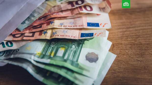 СМИ: у россиян начали отнимать евро на границе с Финляндией