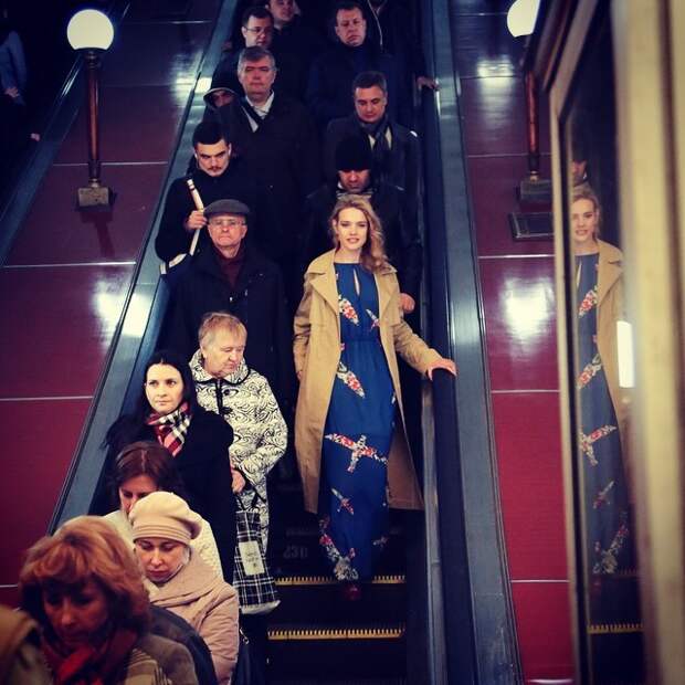 Для презентации своей капсульной коллекции одежды Водянова выбрала необычную площадку — московское метро