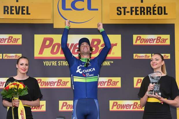 Майкл Мэттьюс на пьедестале почёта (фото: Tim de Waele/TDWSport.com)