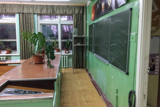 В Горках Ленинских детей после каникул не пустили в их школу. Ее внезапно закрыли на ремонт на несколько лет. Видео фото 9