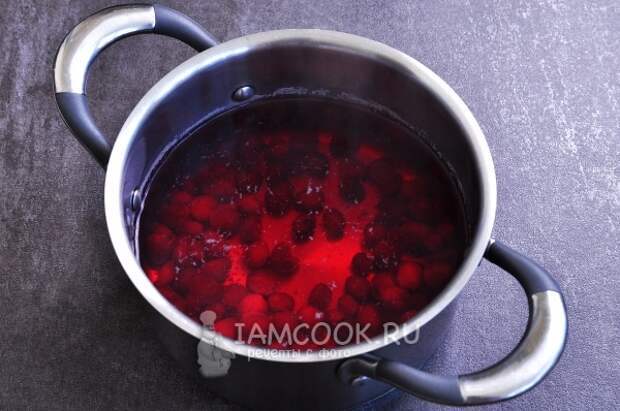 Сварить ягоды в воде