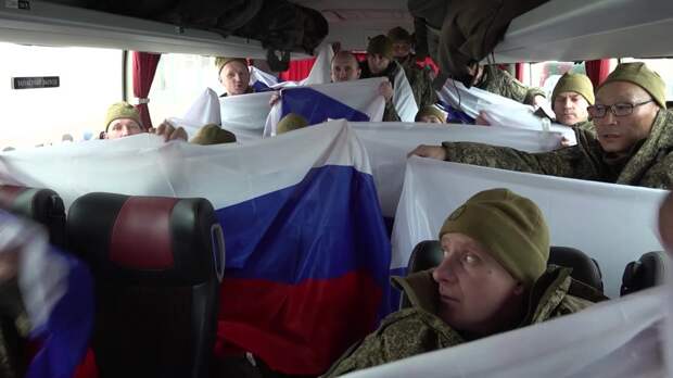 Самолёты с вернувшимися из украинского плена военными приземлились в Подмосковье